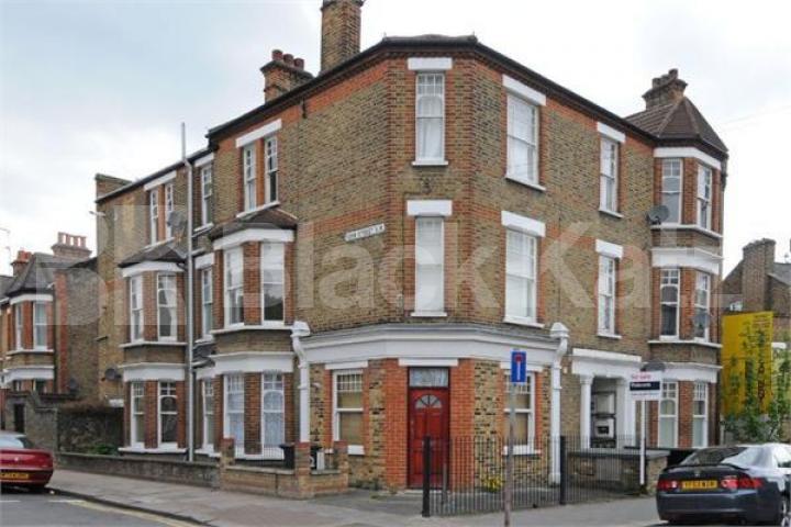 			UNDER OFFER, 1 Bedroom, 1 bath, 1 reception Maisonette			 Stonhouse Street, Clapham High Street